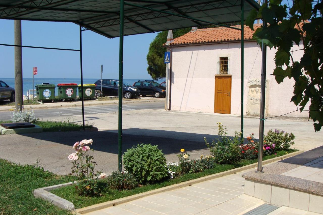 Apartments By The Sea Zambratija, Umag - 2557 エクステリア 写真